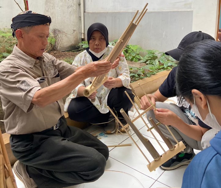 Angklung: Memainkan Harmoni Untuk Melestarikan Warisan Budaya Indonesia