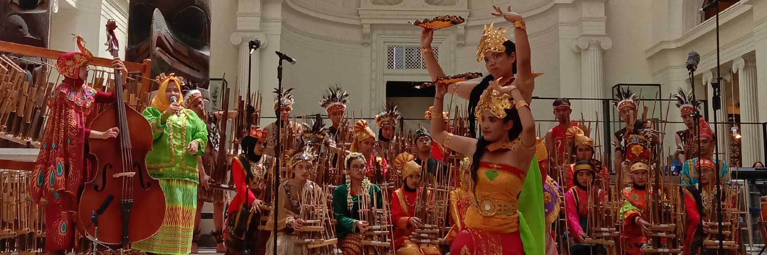 Angklung: Memainkan Harmoni untuk Melestarikan Warisan Budaya Indonesia